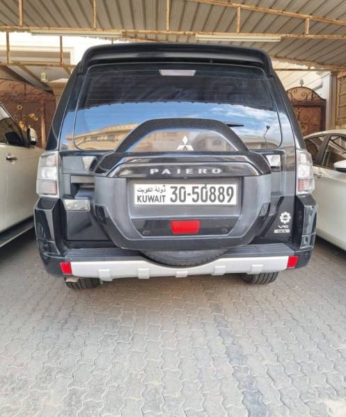 للبيع ميتسوبيشي باجيرو 2015