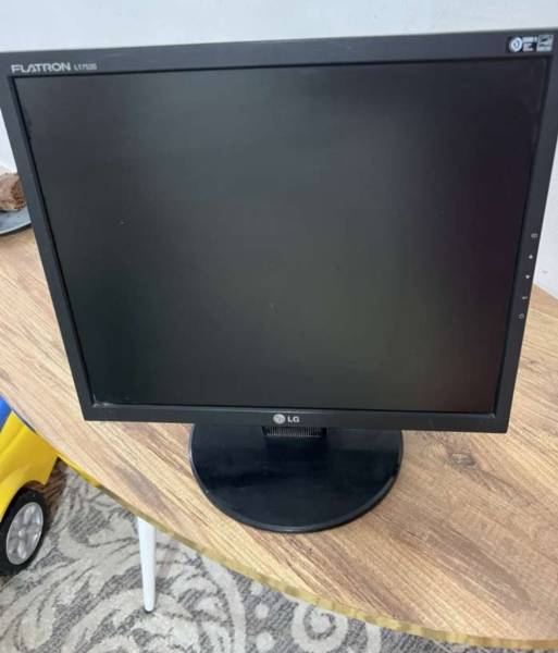.LG Flatron L1753S للبيع شاشة