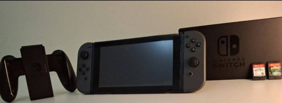 Nintendo Switch Bundle للبيع