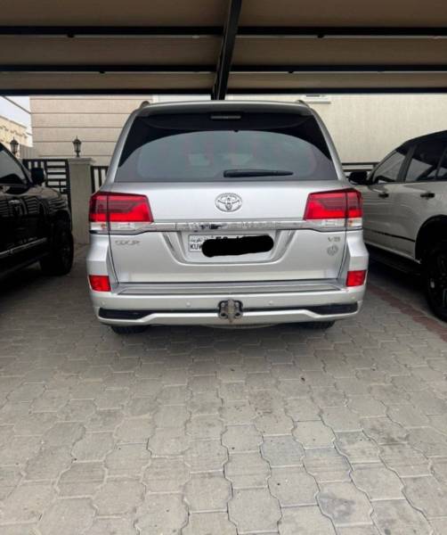 للبيع تويوتا لاند كروزر GXR V8 فل 2018