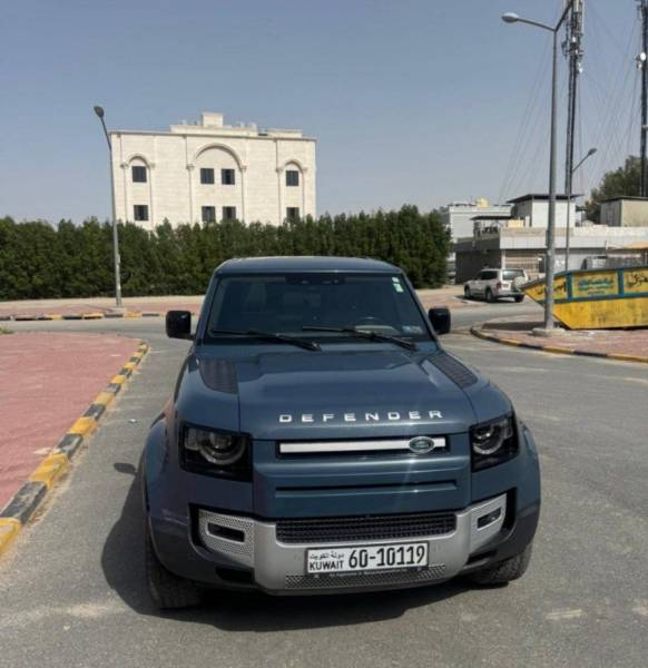 للبيع لاند روفر ديفندر 2022