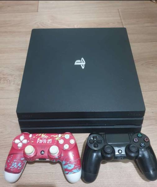 Ps4 Pro للبيع