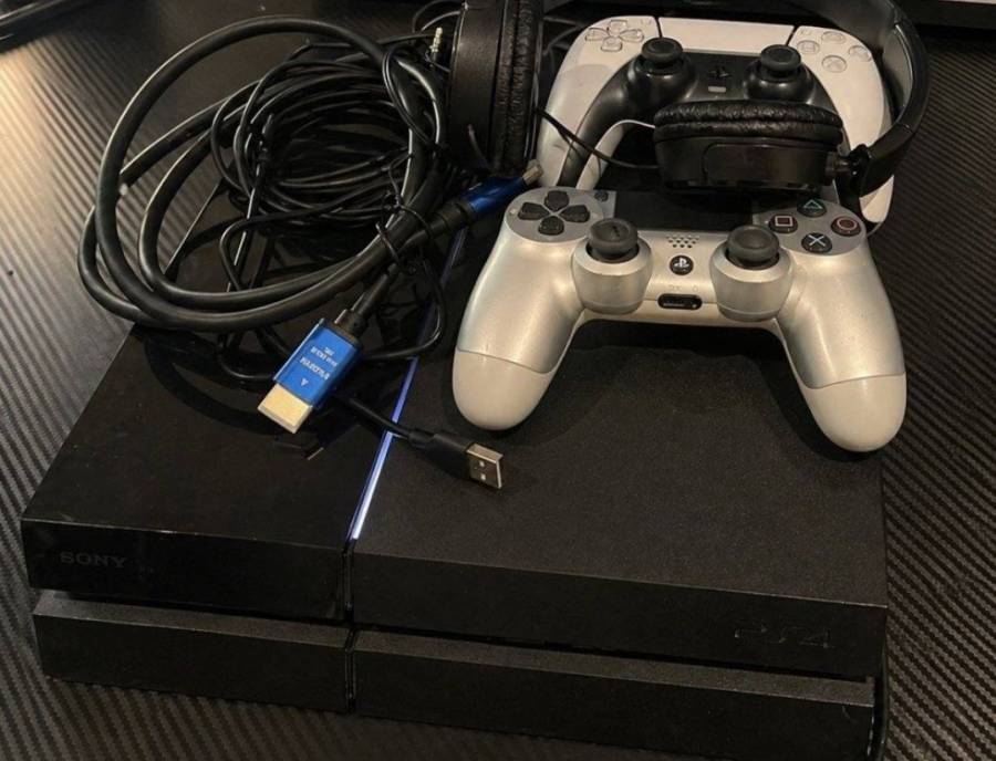 PS4 Bundle للبيع