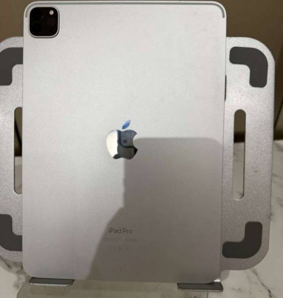 apple ipad 11pro M2 للبيع