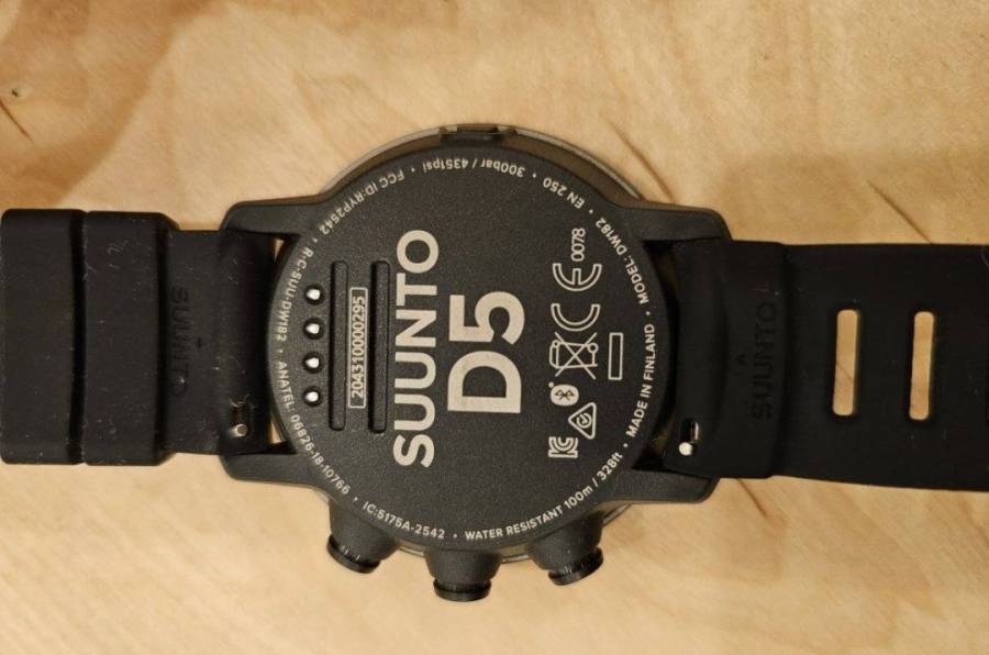ساعة غوص Suunto للبيع