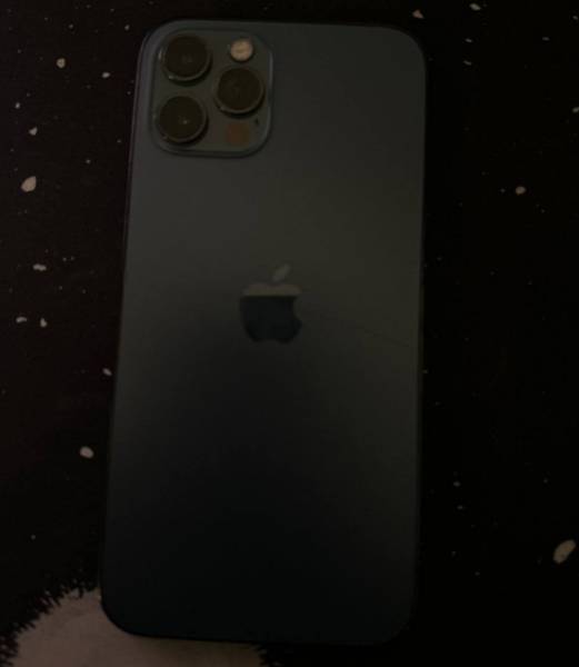 ايفون 12 pro للبيع