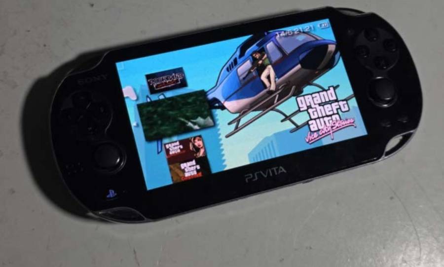 PS Vita 1000 OLED للبيع