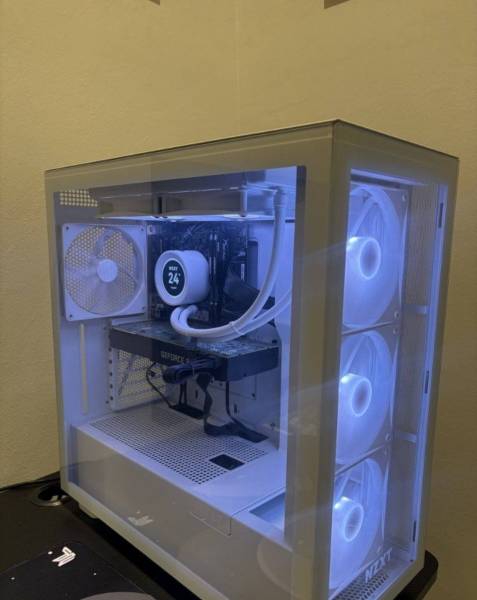 للبيع Pc