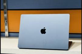 Apple Macbook air M4 للبيع