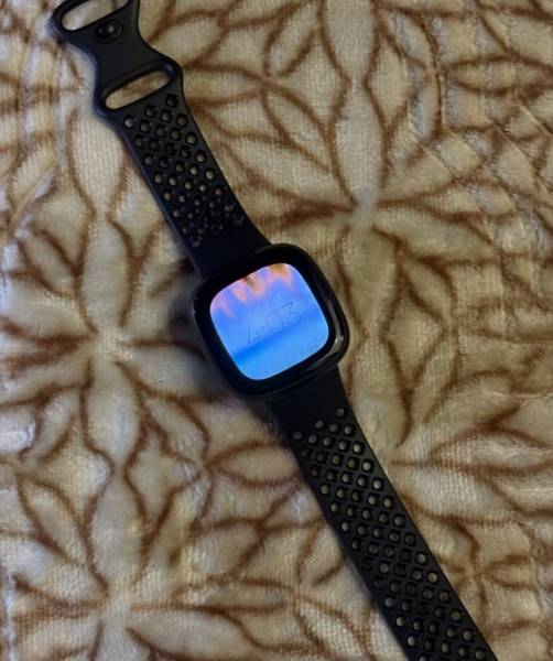 Google Fitbit Versa 3 للبيع