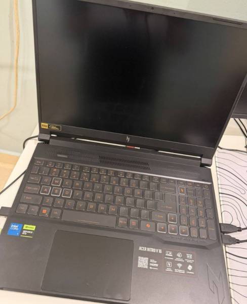Acer Nitro V16 للبيع
