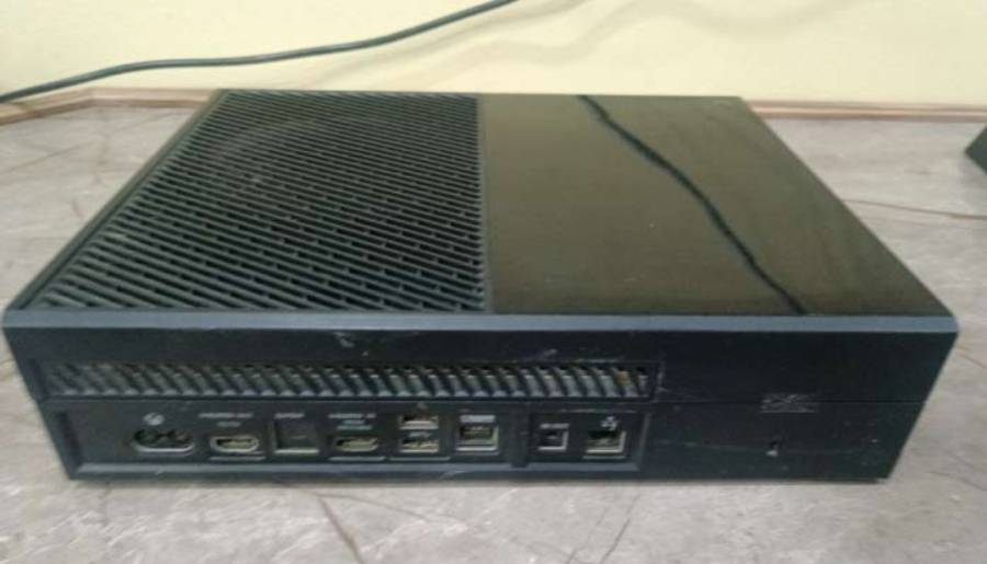 Xbox one مع يدة للبيع