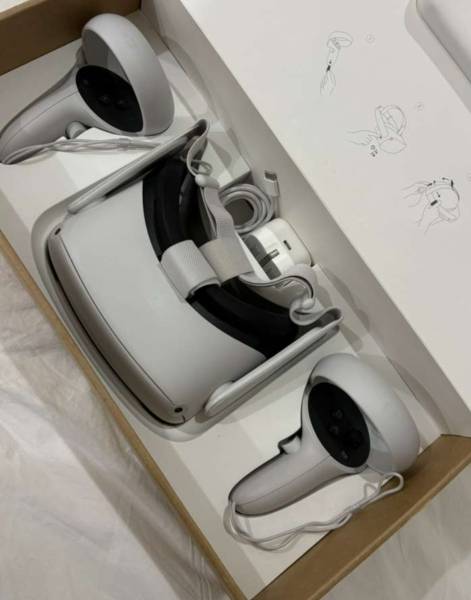 VR Meta Quest 2 للبيع