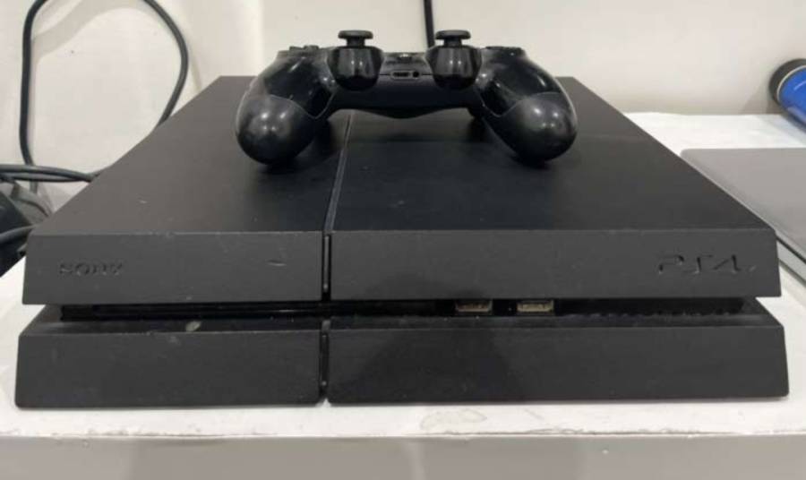 Play station 4 للبيع