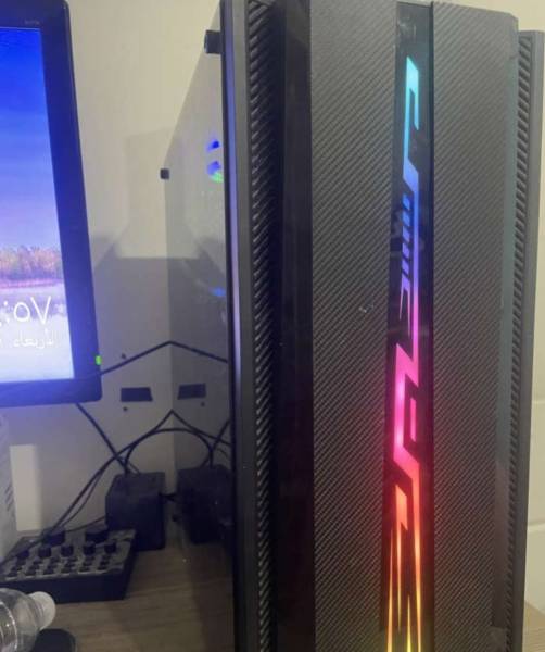 PC قيمنق للبيع مع شاشة
