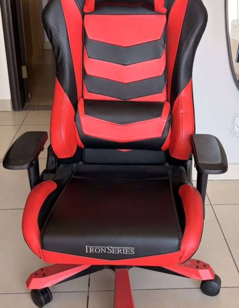 DXRacer Iron Series للبيع