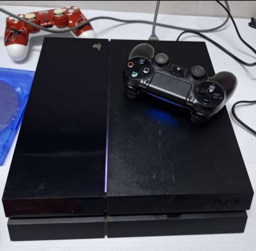 جهاز PS4 للبيع