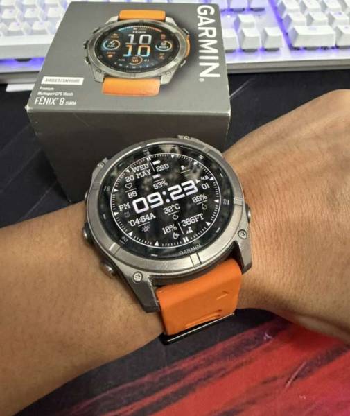 Garmin Fenix 8 للبيع