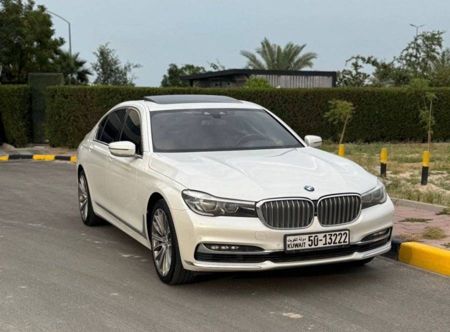 للبيع بي ام 740LI  2018