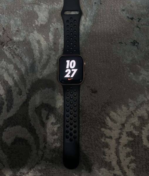 Apple Watch Series 5 للبيع