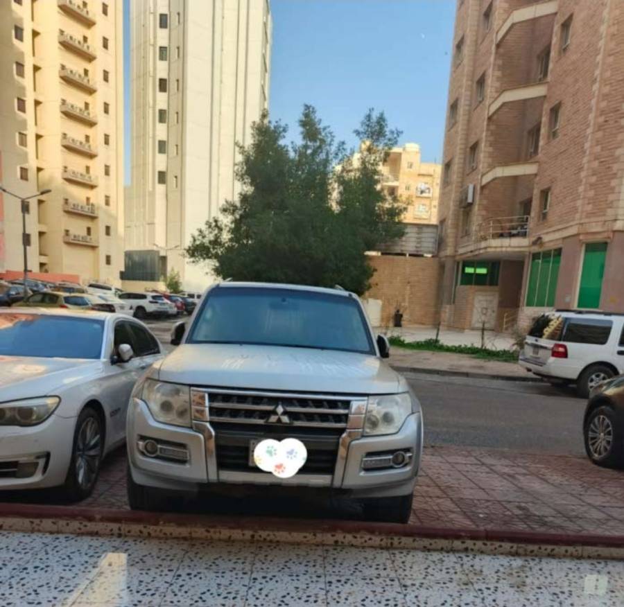 ميتسوبيشي باجيرو 2021 للبيع
