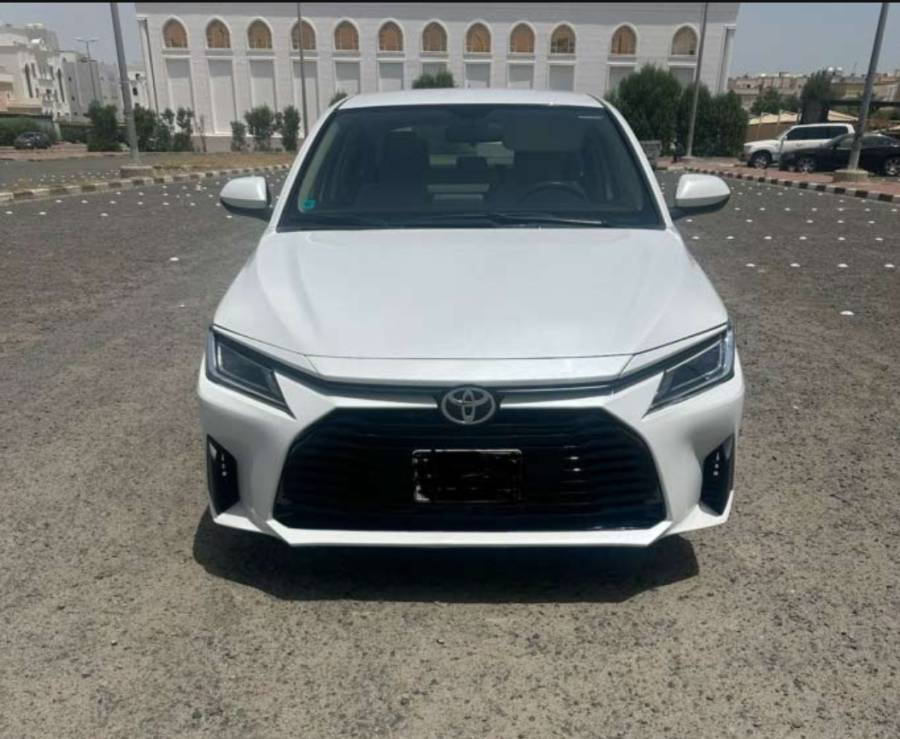 للبيع تيوتا يارس 2024