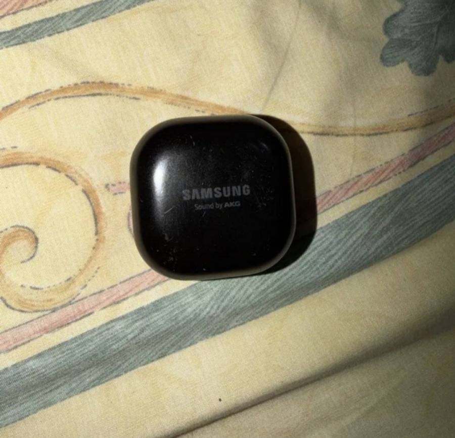 Samsung earbuds للبيع