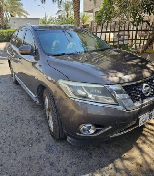 Nissan Pathfinder sv 2015 للبيع