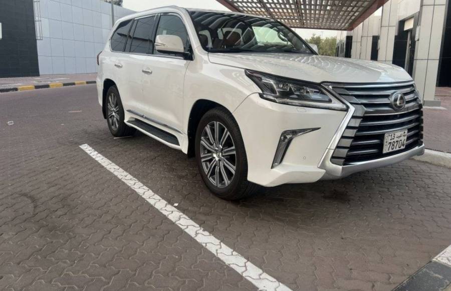 لكزس lx570  ٢٠١٦ للبيع
