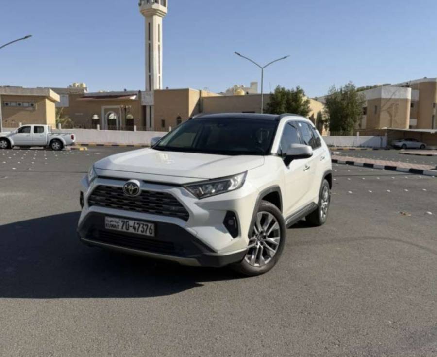 للبيع تويوتا راف 4 2023