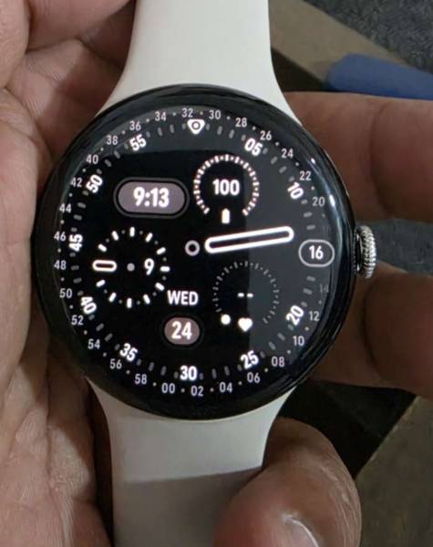 Google Pixel Watch 4 للبيع 