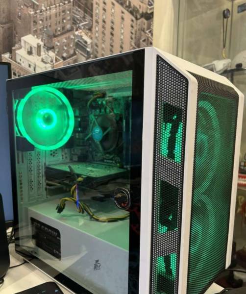 Gaming PC للبيع