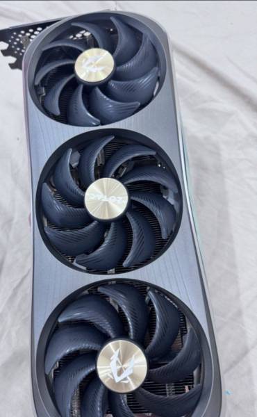 RTX 4090 Zotac. AMP Extreme AIRO للبيع