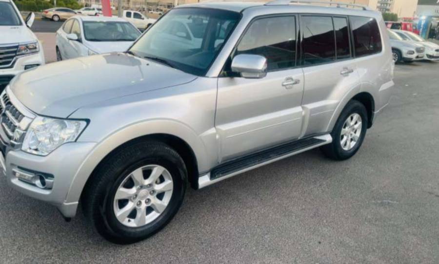Mitsubishi Pajero 2019 v6 للبيع