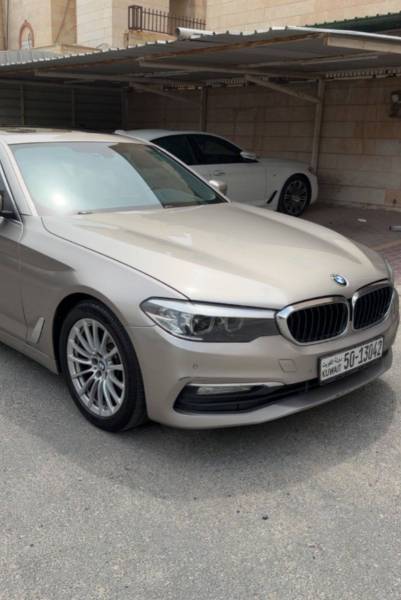 للبيع bmw 520i 2018