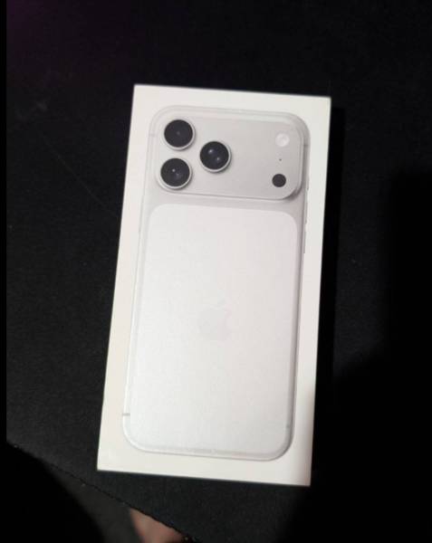 17 pro max للبيع ايفون