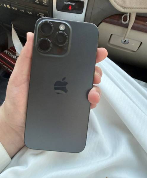 للبيع ايفون 15 برو ماكس