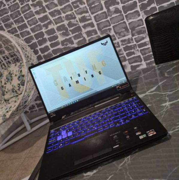 للبيع لابتوب قيمنق
