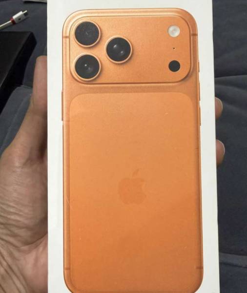 iPhone 17 pro max للبيع