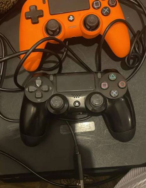 ps4 slim 2 pc للبيع
