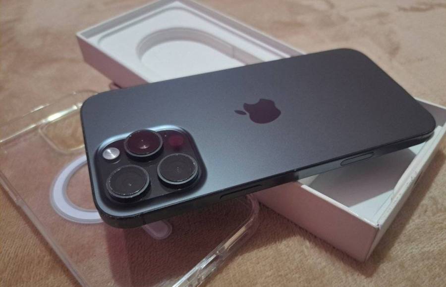 Iphone 16 pro max للبيع