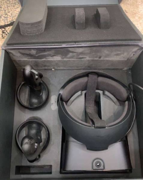 للبيع نظارة Oculus Rift s