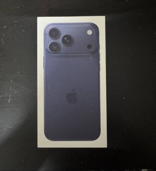 17 pro max للبيع ايفون