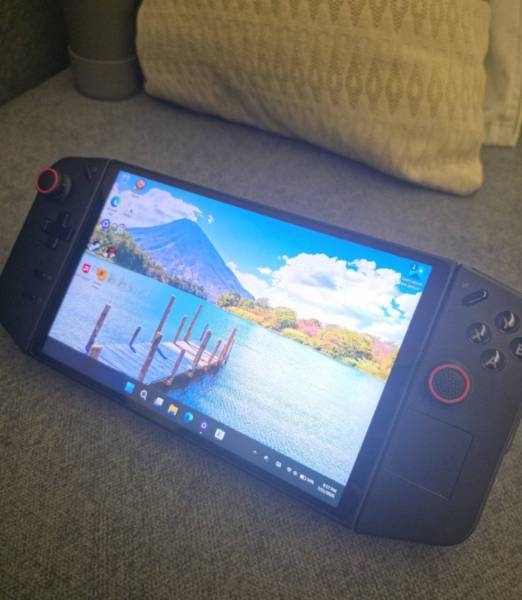 Lenovo legion go 1 للبيع