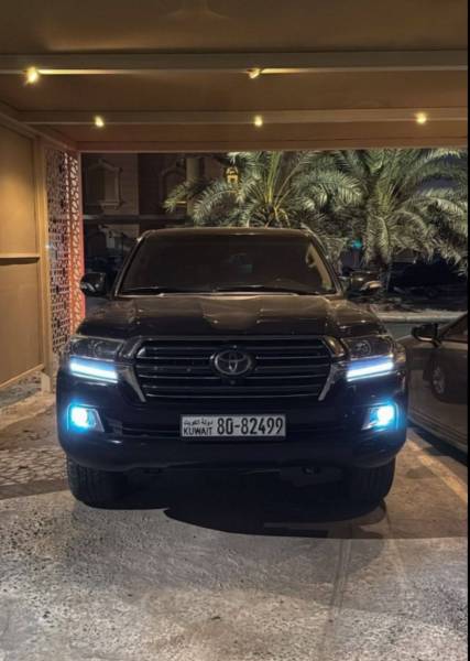 للبيع تويوتا لاندكروزر 5.7 VXR  2017
