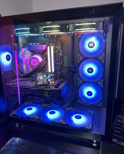 للبيع Pc