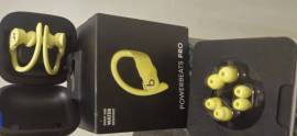 سماعتين powerbeats و Asus cetra للبيع