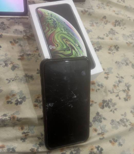 XS Max للبيع ايفون
