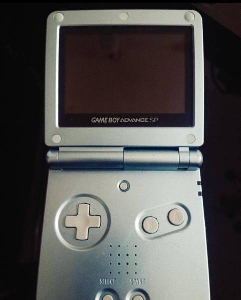 Nintendo gameboy advance sp للبيع