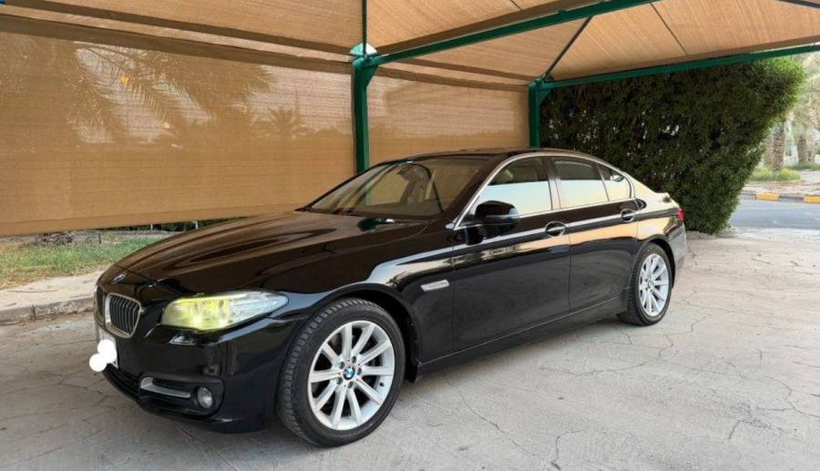 للبيع بي ام دبليو 520i  2014